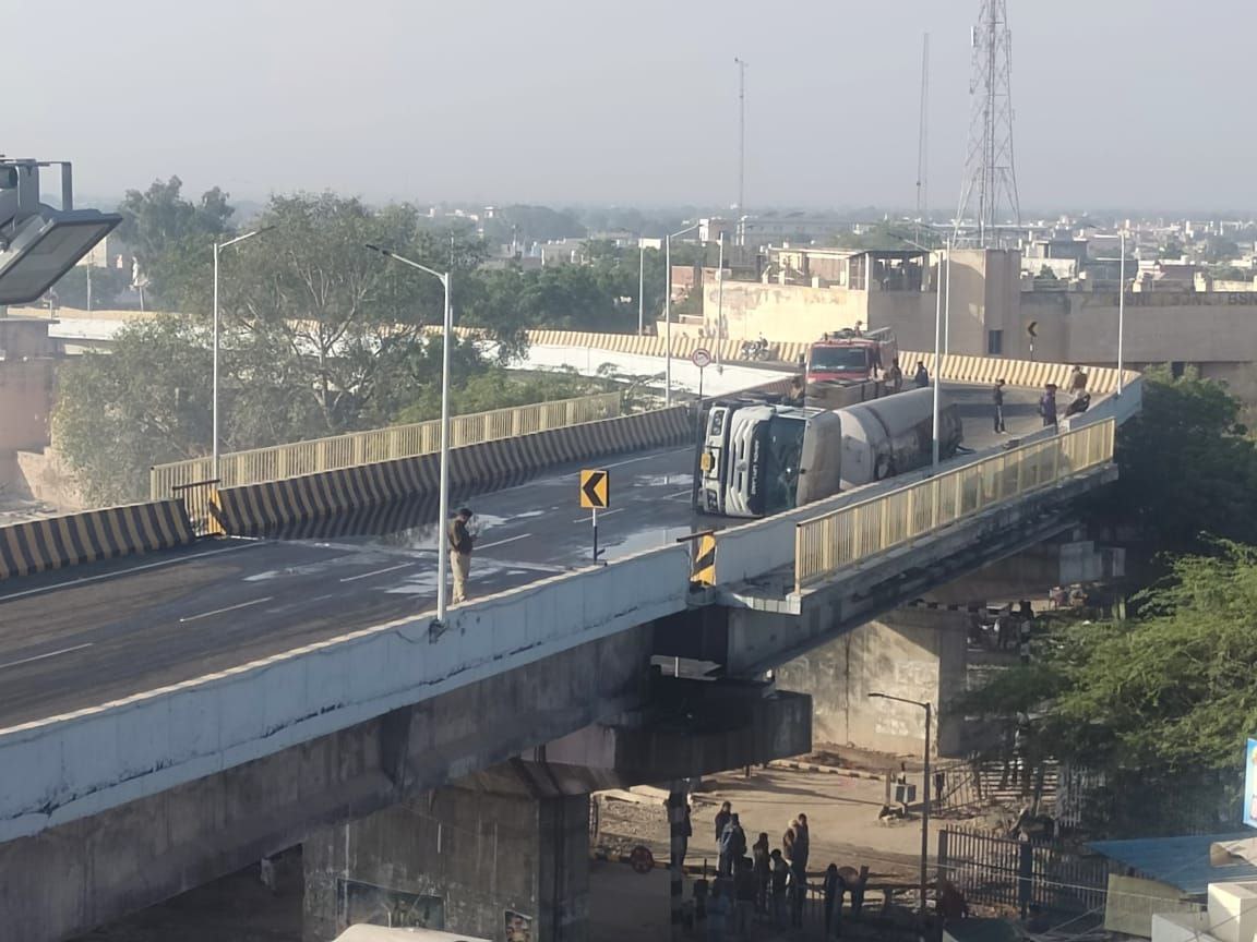 Tanker filled with chemicals overturned at ROB in Nagaur