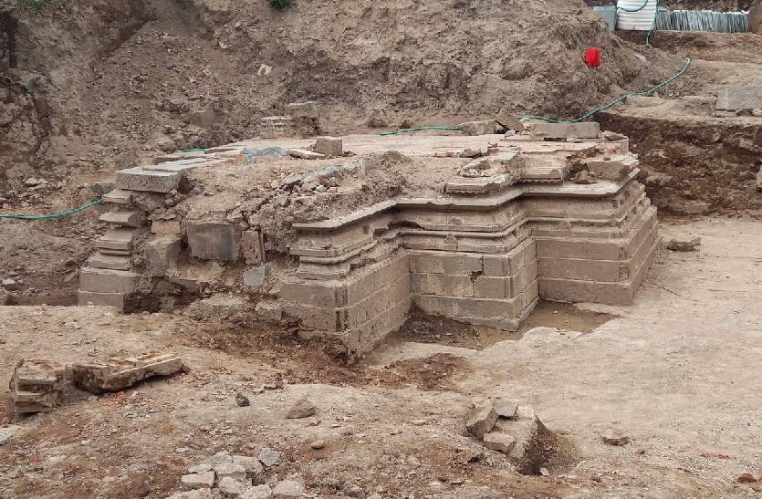 thousands_years_old_temple_found_in_mahakal_rebuild_by_rajasthani_artist_soon.jpg