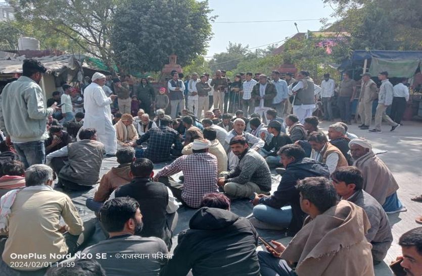 करंट से युवक की मौत पर परिजनों ने किया हंगामा