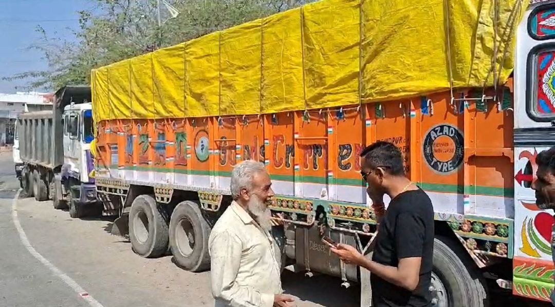बांसवाड़ा में अवैध बजरी से लदे 12 डंपर पकड़े
