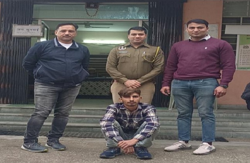शातिर वाहन चोर गिरफ्तार, बाइक बरामद