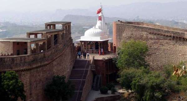 mehrangarh_fort_mandir.jpg