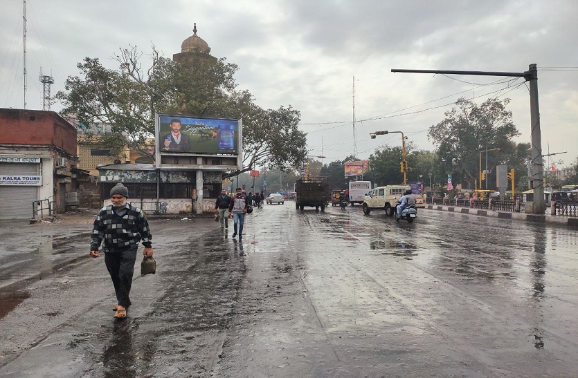 Watch: जयपुर में रिमझिम फुहारों से पलटा मौसम, हनुमानगढ़ में 21 मिमी बरसा पानी, जानें आज कहां बरसेंगे बादल