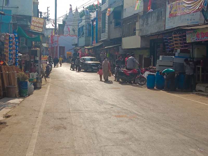 कच्चा रोड पर फैला अतिक्रमण