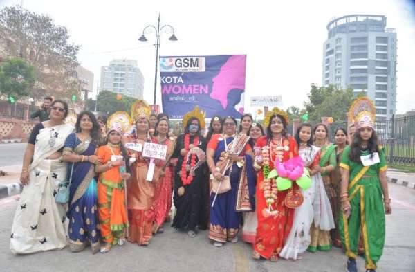 Saree Walkathon : साड़ी वाॅकथाॅन में दिखी देशभर की संस्कृति