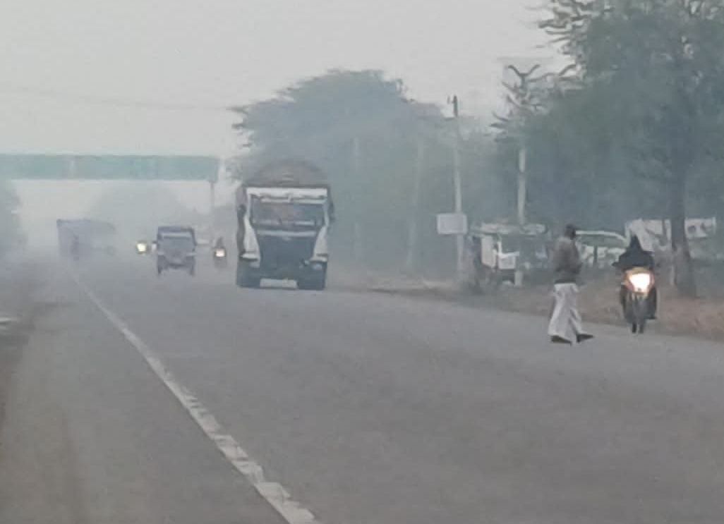 बारिश के बाद कोहरे का पहरा...बर्फीली हवा का जोर