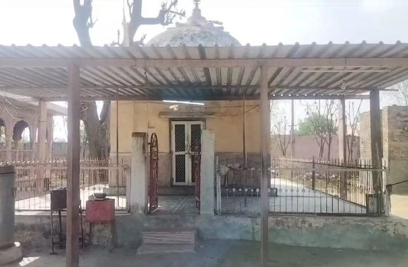 पुजारी पर इतनी लाठी बरसाई की छूट गए प्राण..