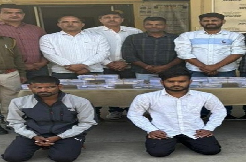 दो बदमाश गिरफ्तार, 8 पिस्टल, 9 मैगजीन बरामद