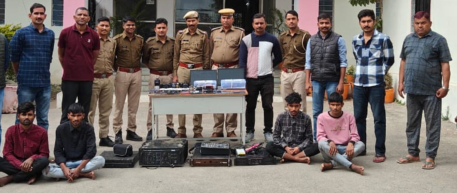 चालीस से अधिक चोरियों का खुलासा