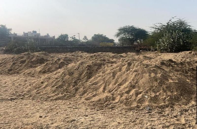 स्टॉक बजरी पर भी वसूल रहे जुर्माना, नतीजा-वैध बजरी का भी रूका परिवहन