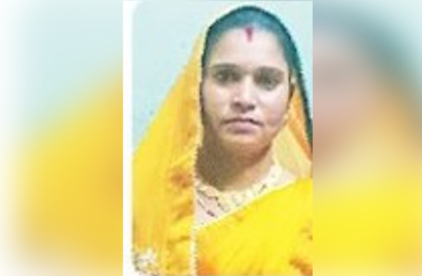 Trailer crushes wife in front of husband eyes, died in Bharatpur