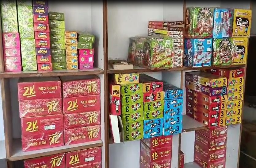 हरदा पटाखा हादसा : शाजापुर में भी प्रशासन ने जांची पटाखा दुकानें