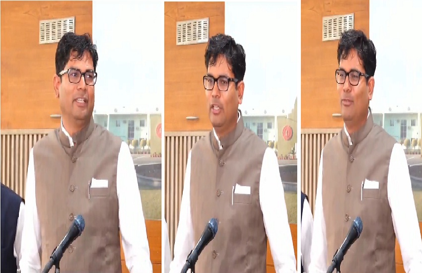 विधानसभा में वित्त मंत्री OP चौधरी का विपक्ष पर वार, बोले- राजनीतिक स्वार्थ नहीं विकास में दें योगदान.. देंखें video
