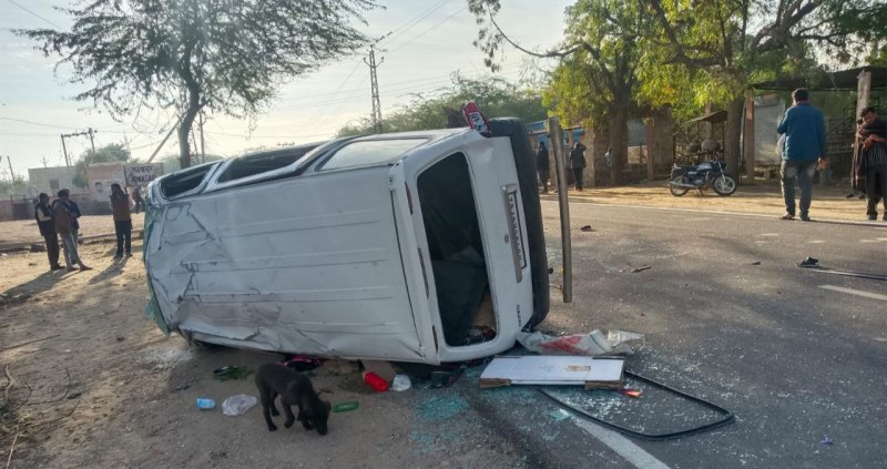 बस का इंतजार कर रहे मां-बेटे को कार ने कुचला, मौके पर ही टूटा दम