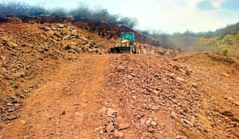 अरावली की पहाड़ियों में गूंज रहा खनन का हथौड़ा, बेबस प्रशासन