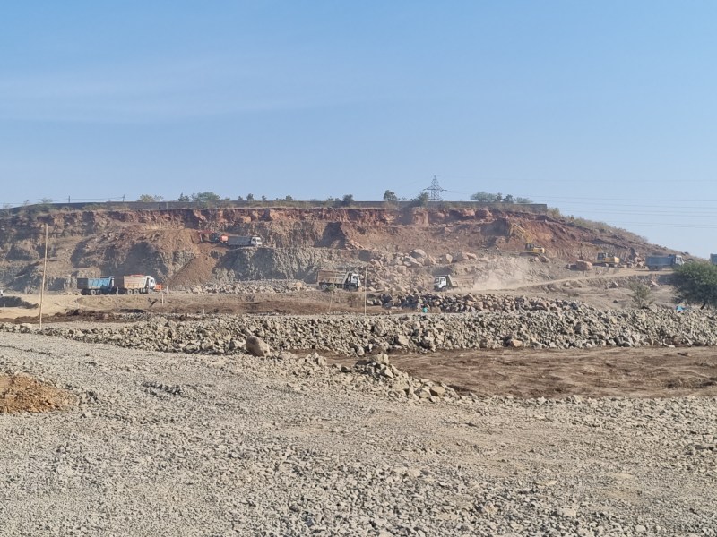 खनन माफिया : ये तो  हद है... पहाड़ को कर दिया छलनी