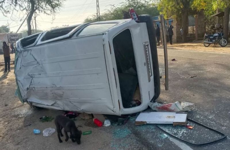 बस के इंतजार में खड़े मां-बेटे को कार ने कुचला, दोनों की मौत