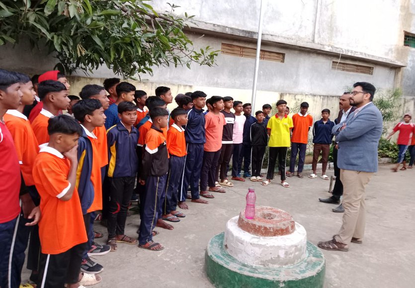 हॉस्टल की ये हालत देख भडक़ गए कलेक्टर, बोले- अधीक्षक को सस्पेंड करो, प्राचार्य को थमाया नोटिस