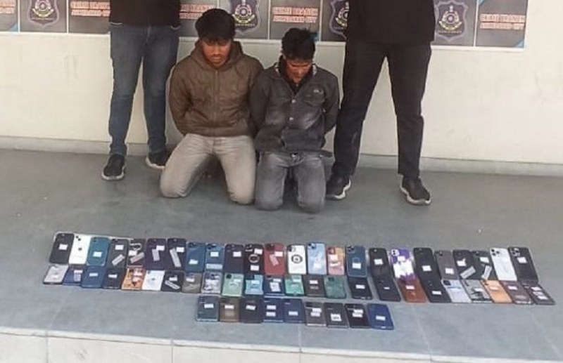 गुजरात से मोबाइल चुराकर बांग्लादेश, नेपाल में बेचने वाले गिरोह का पर्दाफाश