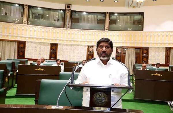 विक्रमार्क ने कहा कि दो लाख रुपए तक के फसल ऋण माफ करने के लिए जल्द ही एक कार्य योजना बनाई जाएगी। उन्होंने बजट में बेरोजगारों को भी खुशखबरी दी। उन्होंने कहा कि सरकारी नौकरी की परीक्षा आयोजित करने वाली संस्था टीएसपीएससी के लिए बजट में 40 करोड़ रुपए का आवंटन किया गया है।