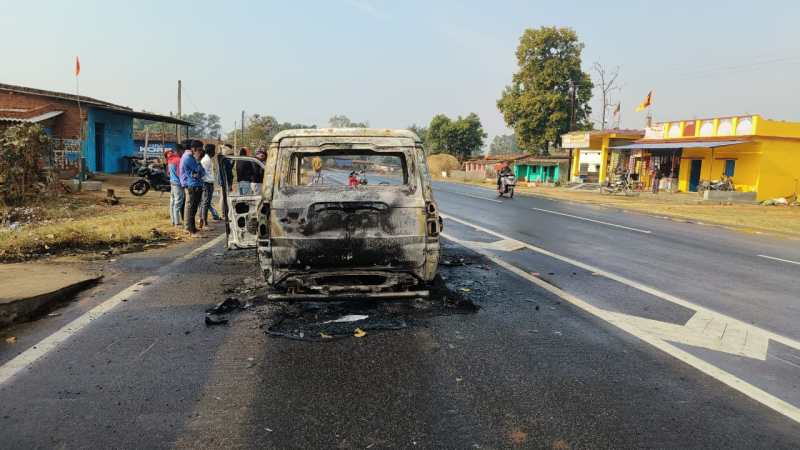 ड्राइवर लघुशंका करने उतरा ही था कि खड़ी स्कॉर्पियो में लग गई आग, चंद मिनट में जलकर हुई खाक