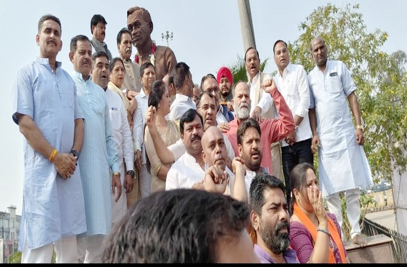 वीडियो देखें…भाजपा नेताओं ने पुण्यतिथि पर दीनदयाल उपाध्याय को इस अंदाज में किया याद