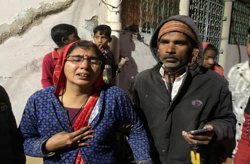 सोने का मंगलसूत्र व कानों के टॉप्स लेकर थमाई कागज की गड्डी