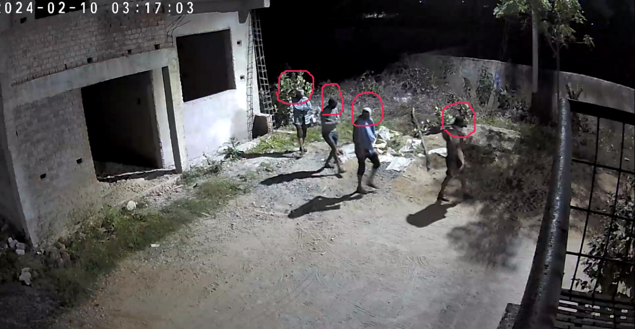 VIDEO: गौर से देखिए इन चार चोरों के चेहरे, कहीं ये आपके आसपास तो नहीं….दबे पांव आते हैं, पत्थर चलाते हैं और मचाते हैं सूने घर में आतंक