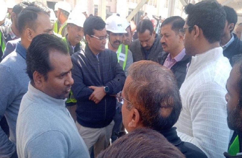 सीवर चौक, टायलेट में गंदगी, प्लेटफॉर्म पर सुरक्षा के नहीं थे इंतजाम, डीआरएम ने दिखाई नाराजगी