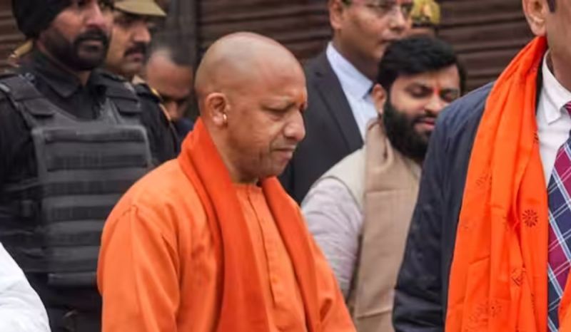 cm_yogi_reached_sambhal.jpg