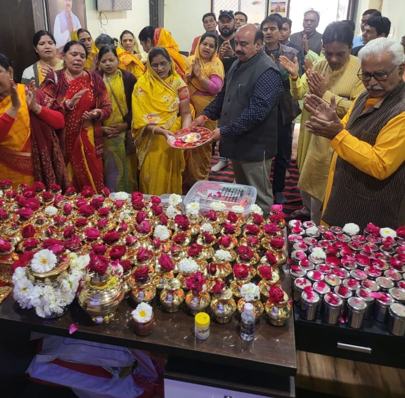 108 तीर्थों, नदियों व सागर का जल, रज व पूजन सामग्री मुंबई रवाना