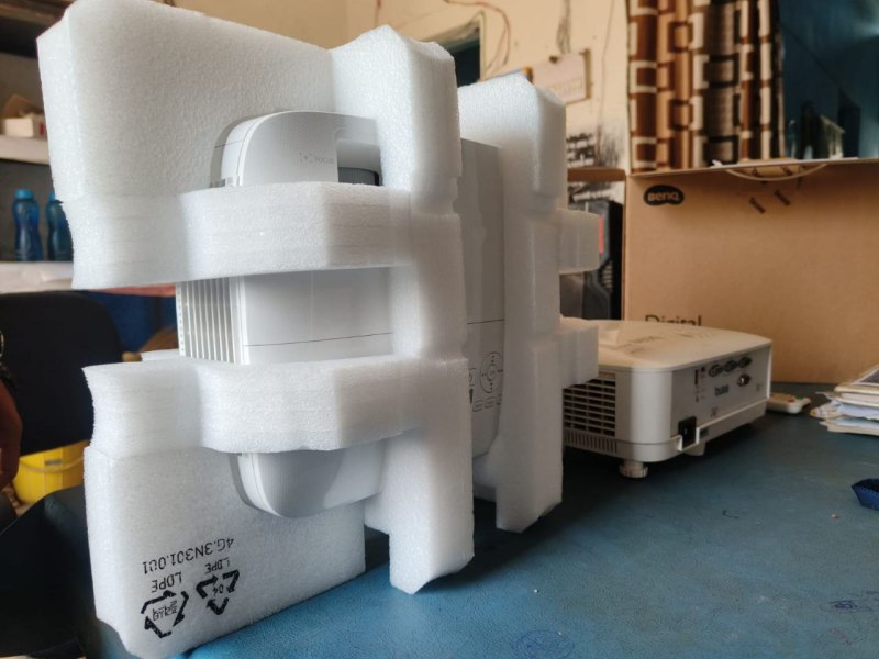 कैसे बने स्कूल स्मार्ट: लैपटॉप-प्रोजेक्टर डिब्बों में बंद, प्रशिक्षित टीचर ही नहीं