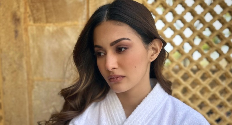 amyra_dastur_breakup_on_valentine_day_2024_post_viral_on_social__.jpg