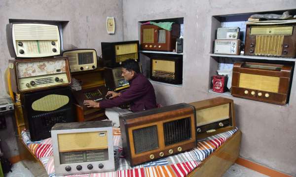 Real name of radio older than 1125