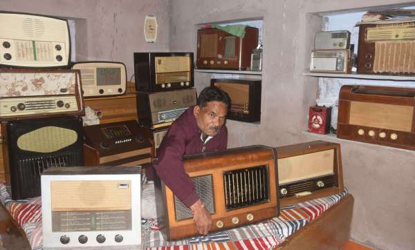 Real name of radio older than 1125