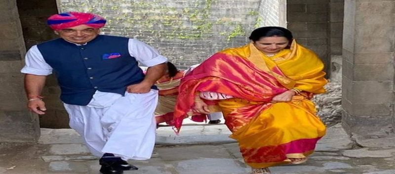 मानवेन्द्र ने लिखा माय स्वीट वैलेंटाइन, फिर अंतिम संस्कार स्थल पर दी श्रद्धांजलि