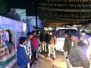 देर रात घुमने वालो को समझाइस देती पुलिस