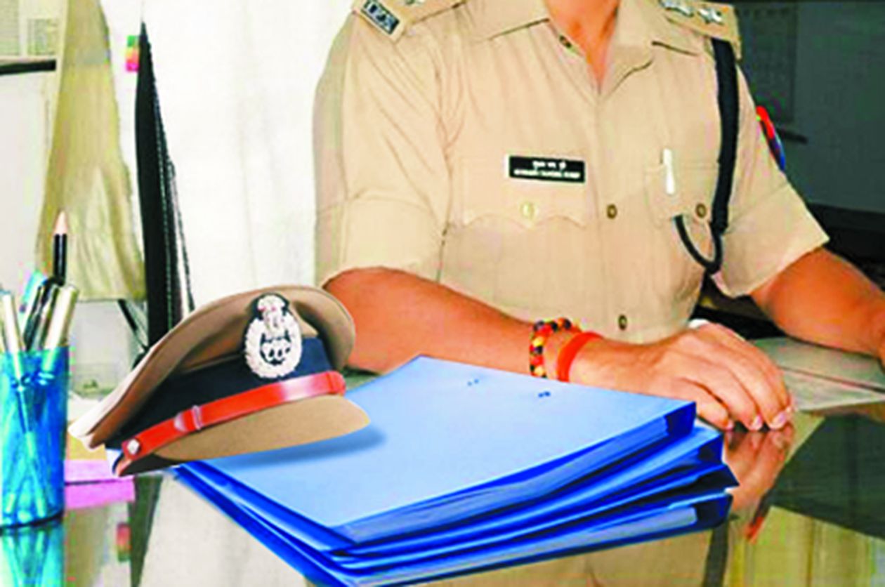 हाइवे पर रास्ता पूछने के बहाने दिन दहाड़े नकदी और जेवरात लूटे