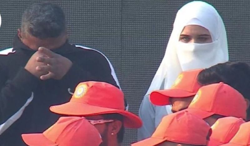 Sarfaraz khan father emotional when son got test debut cap know who is Sarfaraz Khan Wife Romana