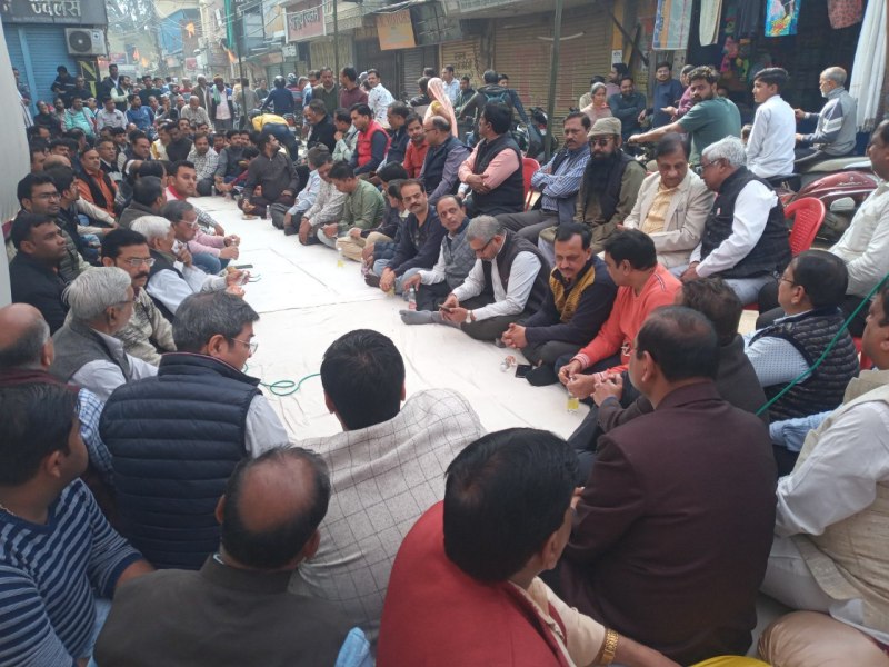 ईमानदारी से टैक्स देने के बावजूद नहीं मिल रहा सुरक्षित वातावरण