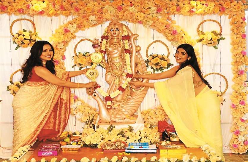 श्रद्धा और भक्ति से कोलकाता में देवी सरस्वती की पूजा