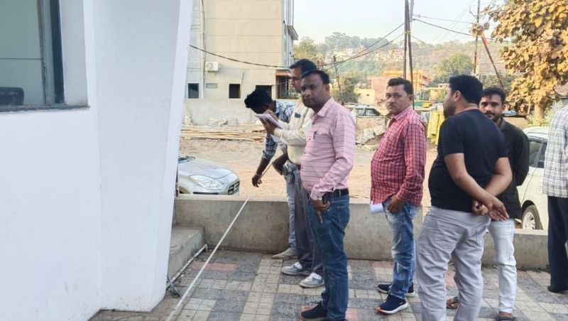 Khandwa : Nagar Panchayat officials arrived in Omkareshwar to investigate.