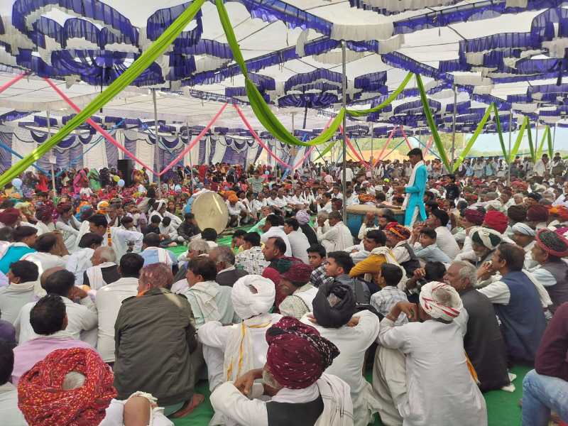 नौबत की थाप पर पद दंगल में झूमे लोग