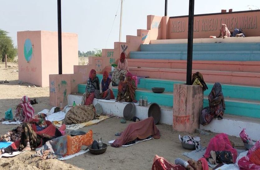MANREGA: ऐसा काम, जिसमे करो कुछ मत और मजदूरी ले जाओ