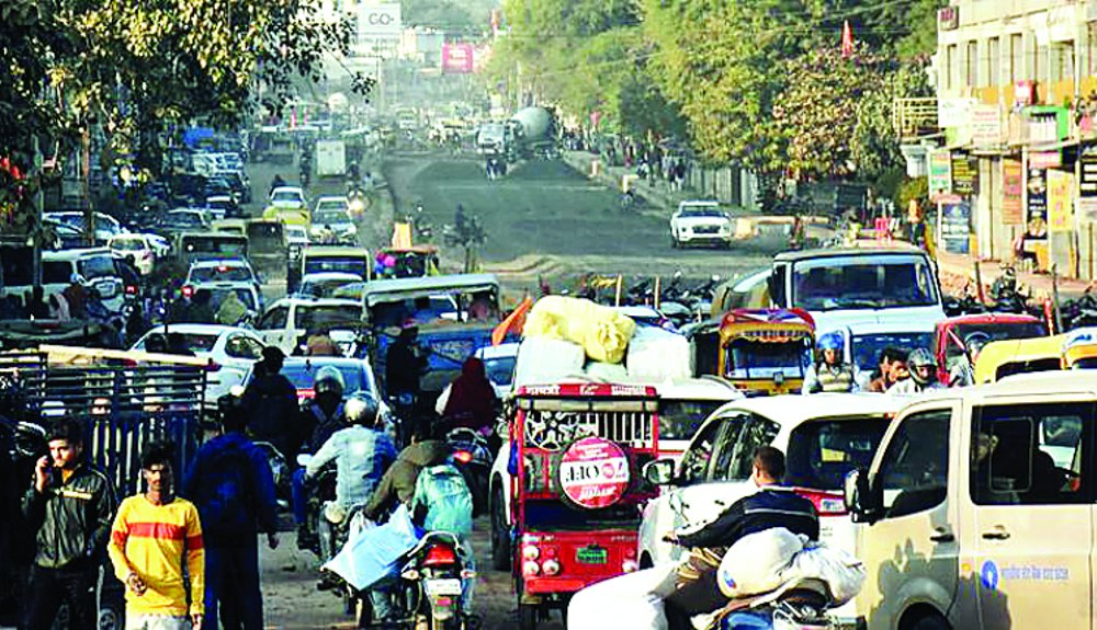 जाम से कैसे मिले मुक्ति! मुख्य मार्ग पर हर तीन किलोमीटर में हैं बाजार