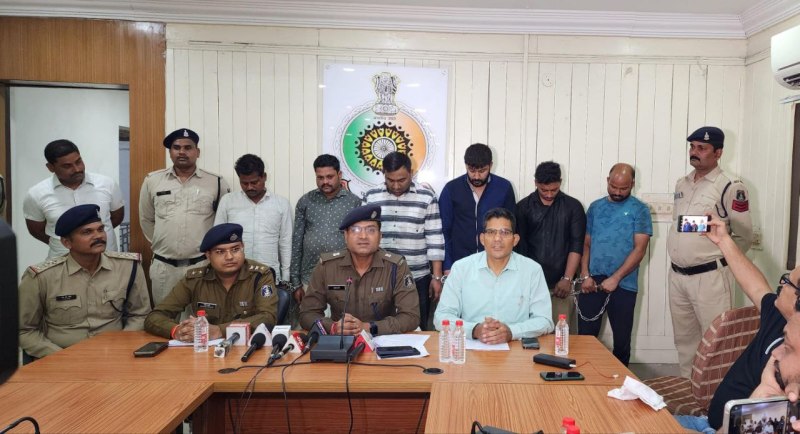 कंटेनर में भरे थे मवेशी, टोल नाके में फास्टैग डिटेल व सीसीटीवी से पकड़ाए 6 तस्कर