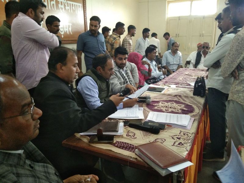 watch video : विधायक रविन्द्रसिंह भाटी को यहां बैठक में आया आया गुुस्सा...और दिखाए तेवर