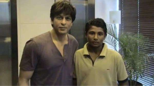 safaraz_khan_meets_shahrukh_khan_in_mannat.jpg