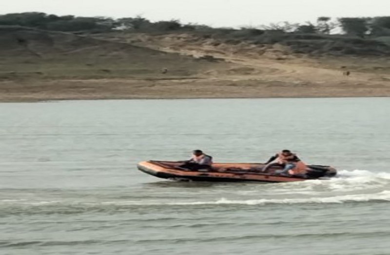 ट्यूब से चंबल नदी में मछली पकडऩे उतरा था, डूबा