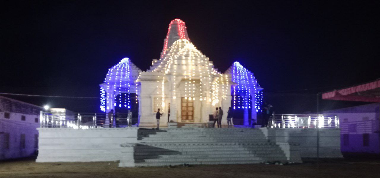 देर रात तक बही भजनों की सरिता, उमड़े भक्त